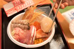 [新旅.jp] 青森旅行で外せない！自分好みにカスタムできる「のっけ丼」体験を青森魚菜センターで【レビュー】