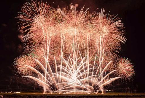 秋田 大曲花火鑑賞ツアー予約【2025年8月30日】＜折りたたみ椅子付き指定席＞