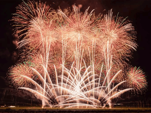 秋田 大曲花火鑑賞ツアー予約【2025年8月30日】<折りたたみ椅子付き指定席>