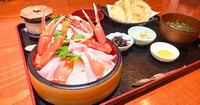 [新旅.jp] カニ食べ放題も！見た目華やか、新鮮な魚介の豪華海鮮丼|境港市