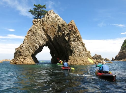 鳥取 山陰海岸ジオパーク浦富海岸でシーカヤック 体験予約